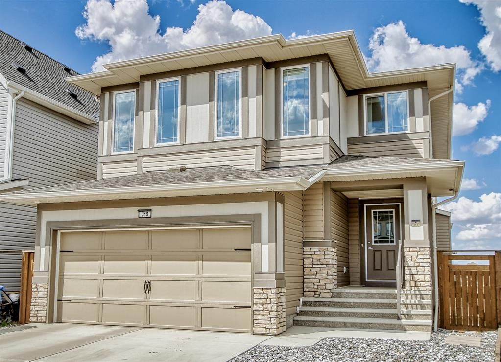 Main Photo: 315 Hillcrest Heights SW, Airdrie
