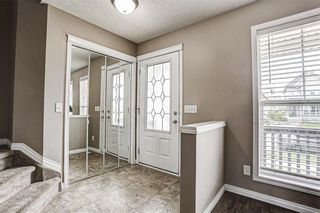 Photo 4: 435 PRESTWICK Circle SE in Calgary: McKenzie Towne Detached for sale : MLS®# C4303258