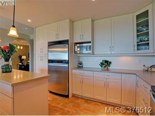 Photo 8: 401 5332 Sayward Hill in Saanich: Residential for sale : MLS®# 376512