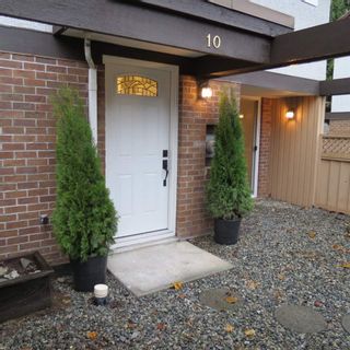 Photo 3: 10 3046 COAST MERIDIAN Road in Port Coquitlam: Birchland Manor Townhouse for sale : MLS®# R2224769
