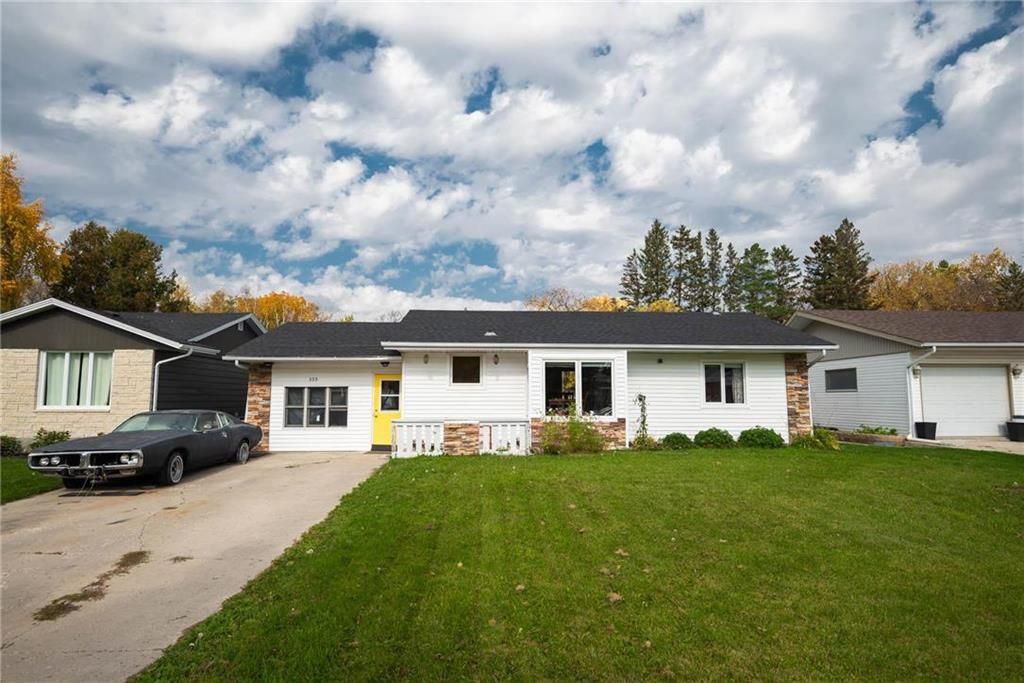 Main Photo: 335 SOUTHWOOD Drive in Steinbach: Southwood Residential for sale (R16)  : MLS®# 202224351