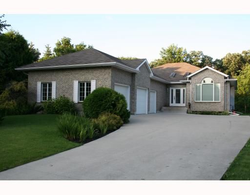 Main Photo:  in WINNIPEG: Fort Garry / Whyte Ridge / St Norbert Residential for sale (South Winnipeg)  : MLS®# 2915623