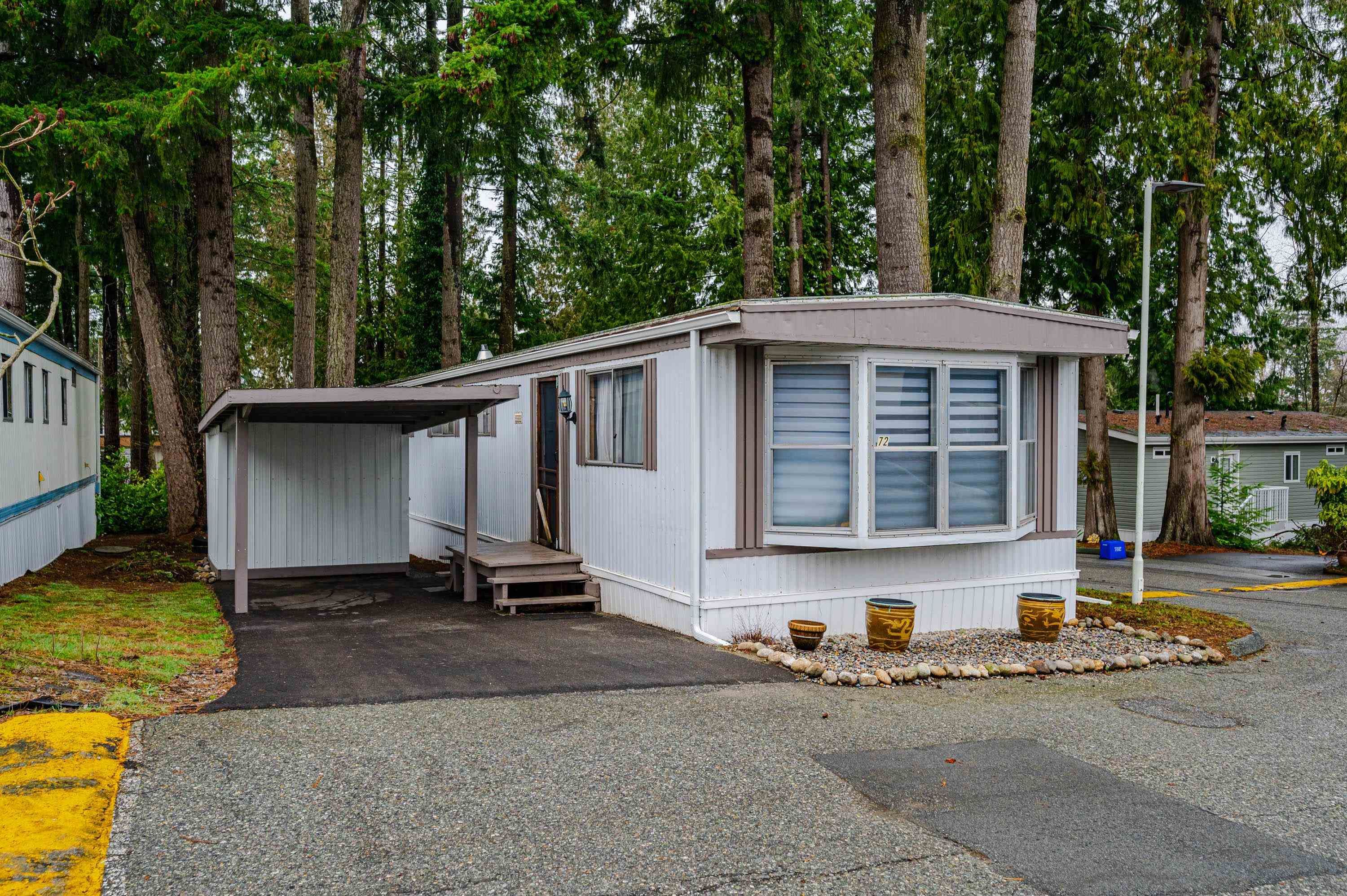 Main Photo: 72 24330 FRASER Highway in Langley: Otter District Manufactured Home for sale in "Langley Grove Estates" : MLS®# R2748626