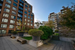 Photo 37: 711 1088 RICHARDS Street in Vancouver: Yaletown Condo for sale in "RICHARDS LIVING" (Vancouver West)  : MLS®# R2707514