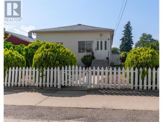Main Photo: 394 WADE Avenue in Penticton: House for sale : MLS®# 10303061