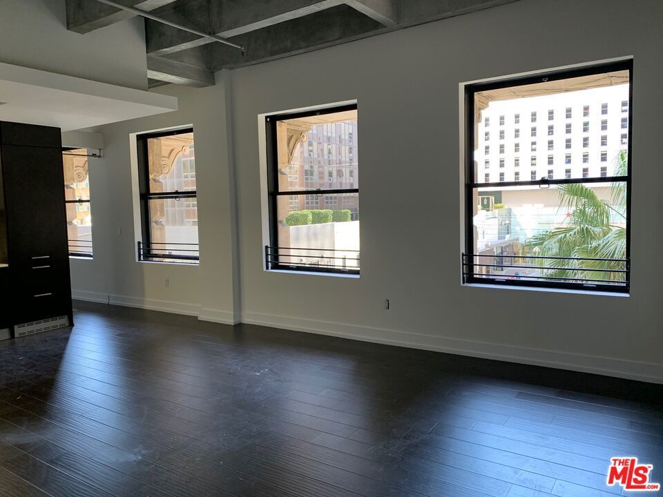Main Photo: 727 W 7th Street Unit 512 in Los Angeles: Residential Lease for sale (C42 - Downtown L.A.)  : MLS®# 23311529