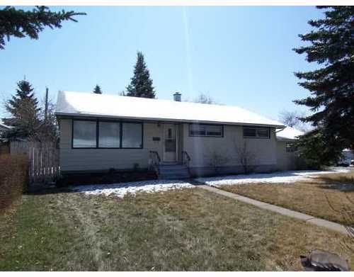Main Photo: 936 TRAFFORD Drive in Calgary: Thorncliffe House for sale ()  : MLS®# C3326325