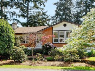 Photo 1: 3347 Dundonald Rd in Colwood: Co Wishart South House for sale : MLS®# 932089