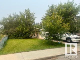 Photo 1: 6064 106 Street NW in Edmonton: Zone 15 House for sale : MLS®# E4350400