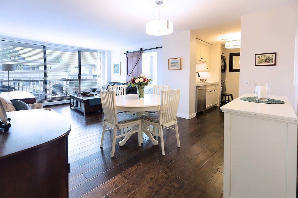 Main Photo: 302 2445 W 3RD Avenue in Vancouver: Kitsilano Condo for sale in "Carriage House" (Vancouver West)  : MLS®# R2294269