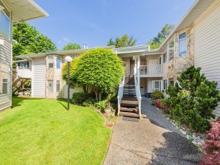 Photo 1: 125 10584 153 Street in Surrey: Guildford Townhouse for sale in "GLENWOOD VILLAGE ON THE PARK" (North Surrey)  : MLS®# R2780064