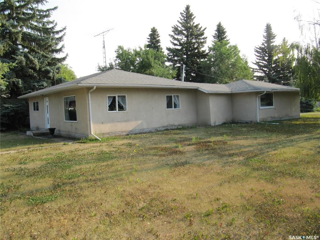 Main Photo: 400 Broad Street in Cut Knife: Residential for sale : MLS®# SK909585