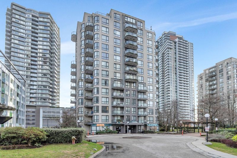 FEATURED LISTING: 206 - 828 AGNES Street New Westminster