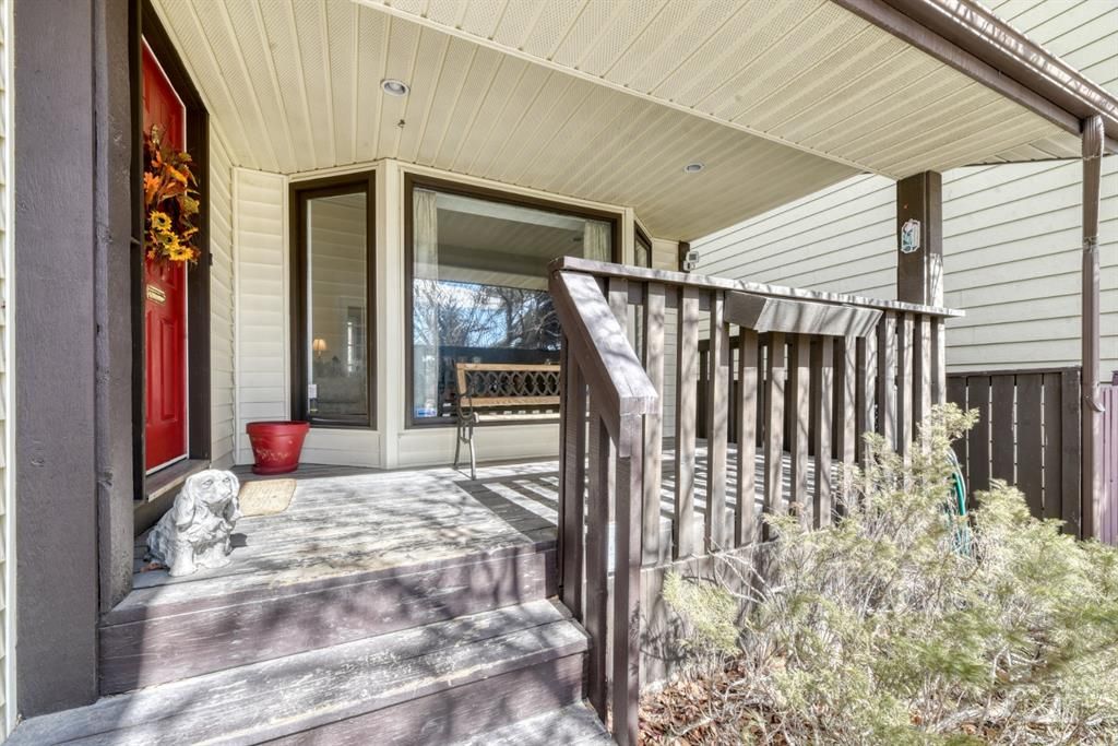 Main Photo: 19 Woodbrook Green SW in Calgary: Woodbine Detached for sale : MLS®# A1245791