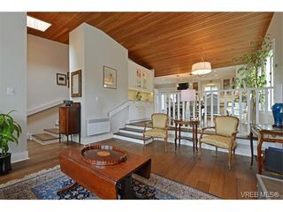 Photo 3: 498 Leaside Ave in VICTORIA: SW Glanford House for sale (Saanich West)  : MLS®# 750765
