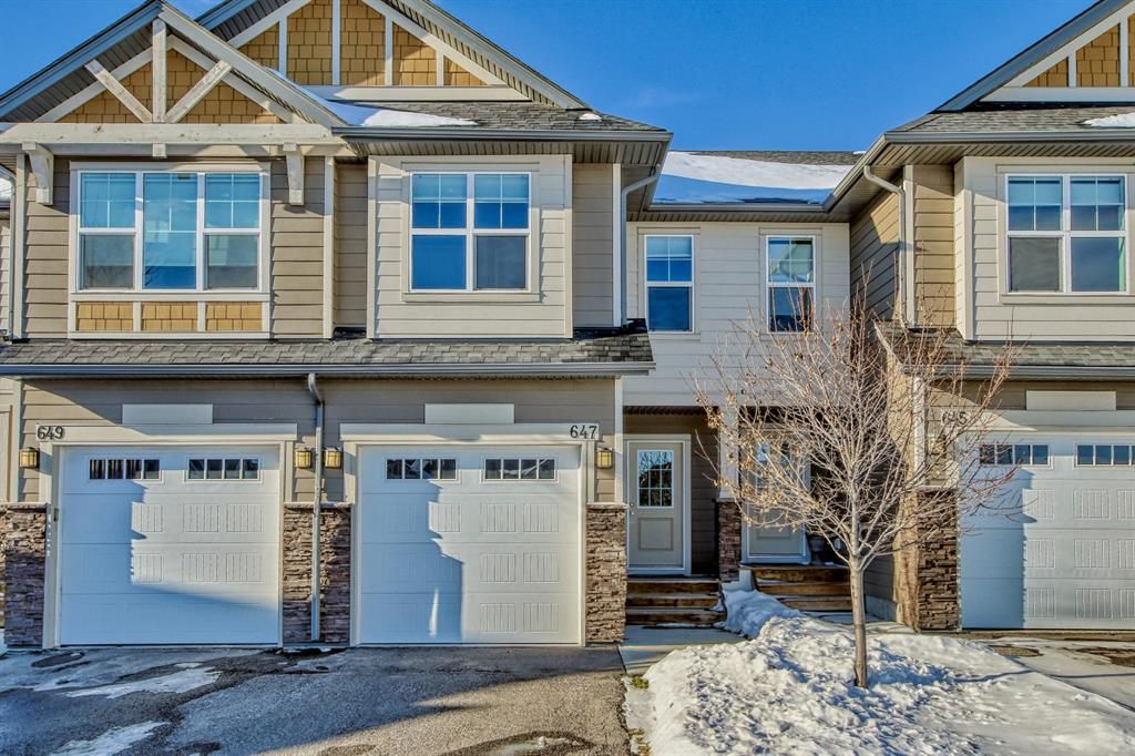 Main Photo: 647 101 Sunset Drive: Cochrane Row/Townhouse for sale : MLS®# A2012022