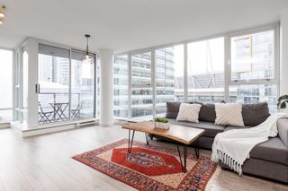 Photo 3: 705 131 REGIMENT Square in Vancouver: Downtown VW Condo for sale (Vancouver West)  : MLS®# R2768139