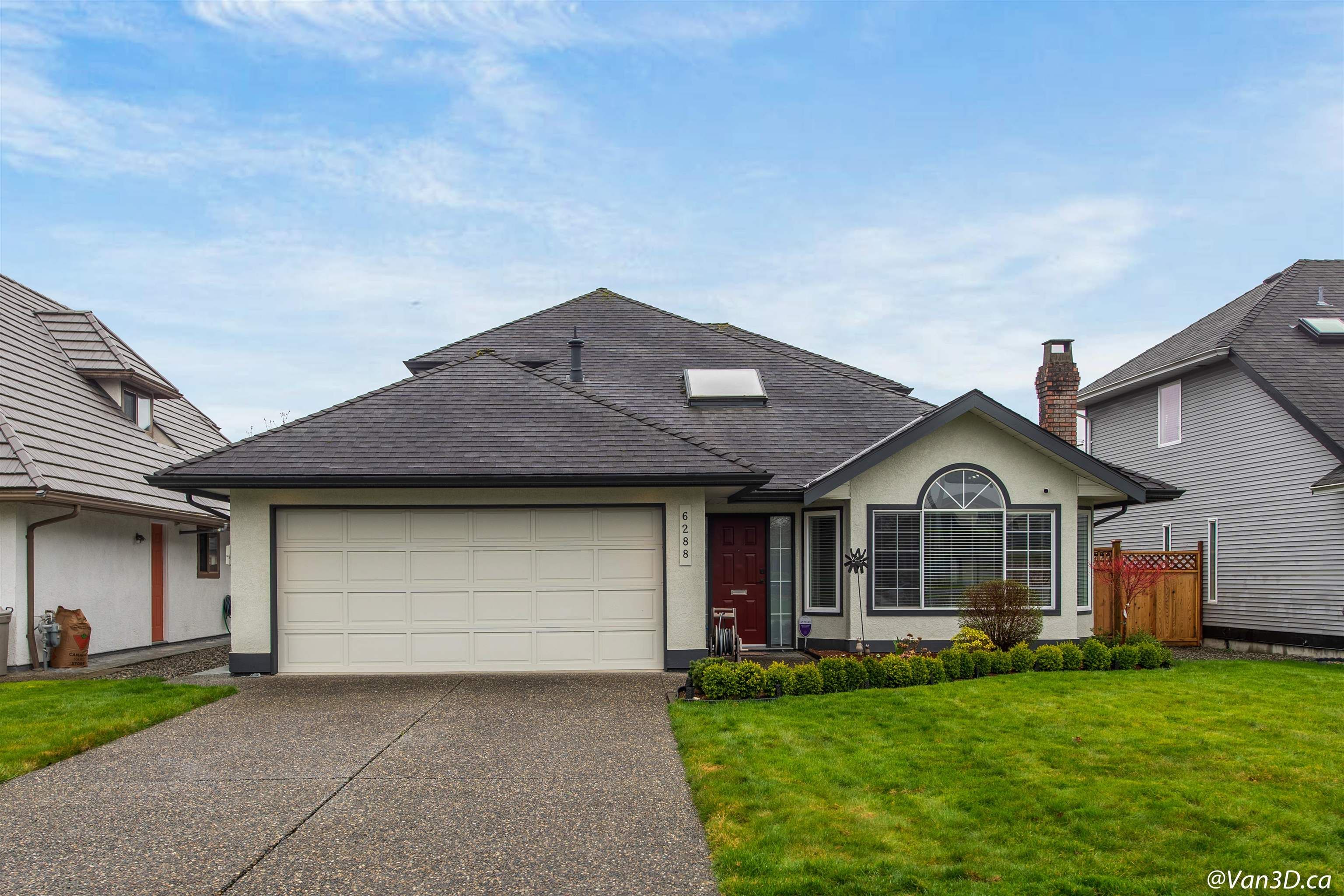 Main Photo: 6288 CRESCENT Place in Delta: Holly House for sale (Ladner)  : MLS®# R2668641
