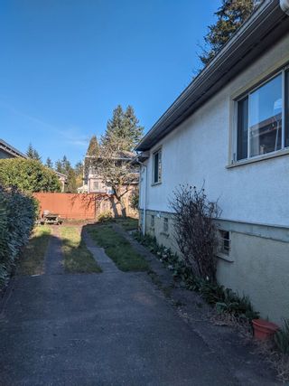 Photo 2: 2323 DUBLIN Street in New Westminster: Connaught Heights House for sale : MLS®# R2863036