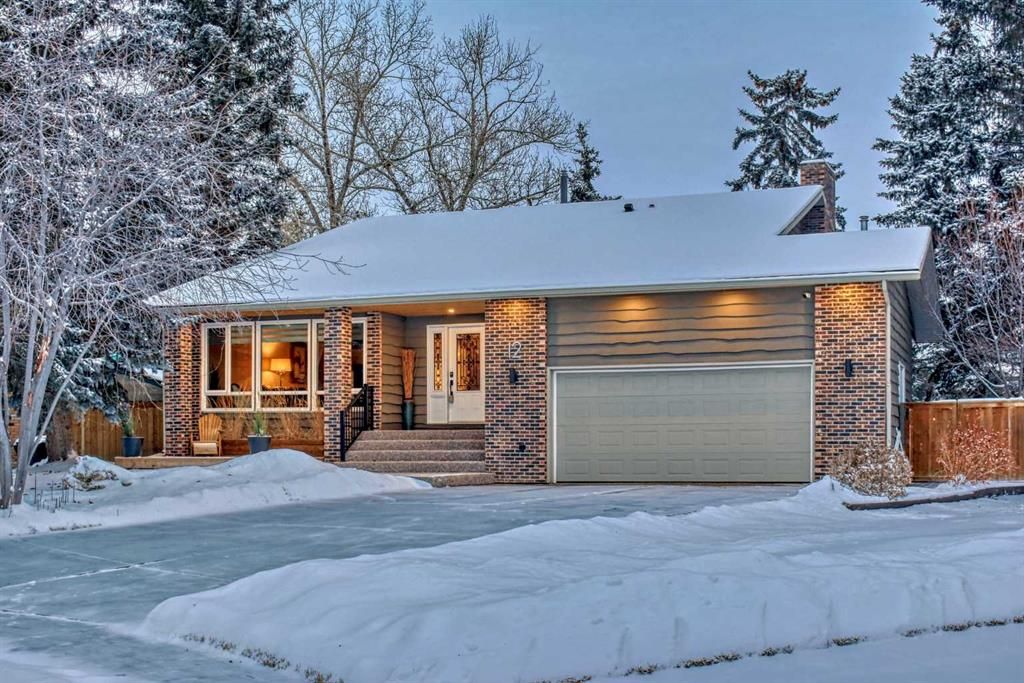 Main Photo: 12 Silvergrove Place NW in Calgary: Silver Springs Detached for sale : MLS®# A2103676