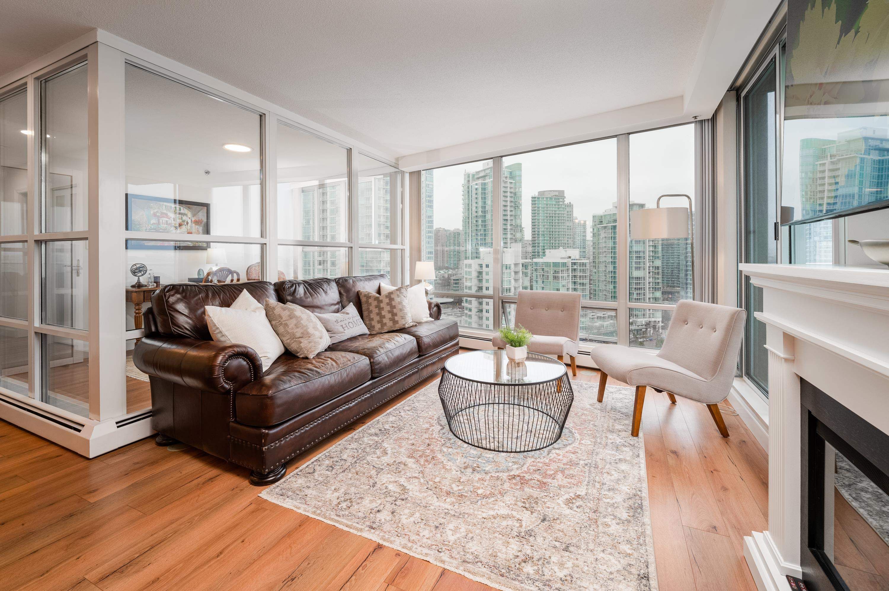 Main Photo: 1801 1228 MARINASIDE Crescent in Vancouver: Yaletown Condo for sale in "Crestmark II" (Vancouver West)  : MLS®# R2666899