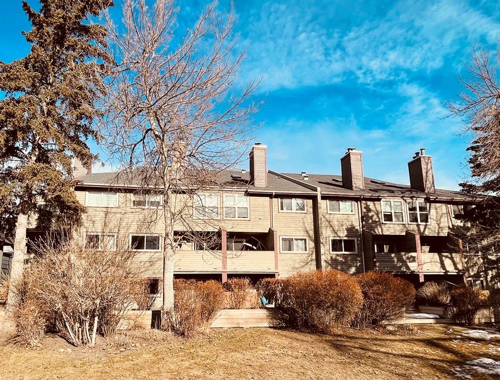 Main Photo: 209 2218 30 Street SW in Calgary: Killarney/Glengarry Apartment for sale : MLS®# A2039936