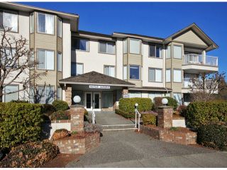 Photo 1: 107 33401 MAYFAIR Avenue in Abbotsford: Central Abbotsford Condo for sale in "MAYFAIR GARDENS" : MLS®# F1402599