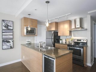 Photo 3: 2301 188 KEEFER Place in Vancouver: Downtown VW Condo for sale in "ESPANA II" (Vancouver West)  : MLS®# R2400182