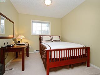 Photo 11: 4001 Santa Rosa Pl in VICTORIA: SW Strawberry Vale House for sale (Saanich West)  : MLS®# 780186