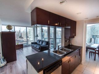 Photo 5: 2901 1033 MARINASIDE Crescent in Vancouver: Yaletown Condo for sale in "Quaywest" (Vancouver West)  : MLS®# R2439944