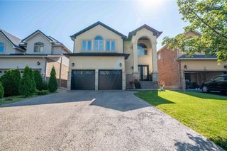 Photo 1: 32 ERIKA Crescent in Hamilton: House for sale : MLS®# H4173019