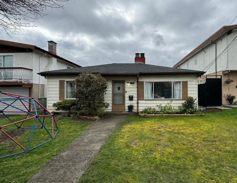 FEATURED LISTING: 2172 35TH Avenue East Vancouver