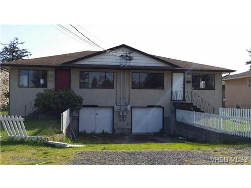 Main Photo: 921/923 Bray Ave in VICTORIA: La Langford Proper Full Duplex for sale (Langford)  : MLS®# 697377