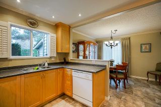 Photo 10: 6069 E GREENSIDE Drive in Surrey: Cloverdale BC Townhouse for sale in "GREENSIDE ESTATES" (Cloverdale)  : MLS®# R2346385