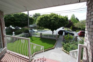 Photo 2: 4212 WINDSOR Street in Vancouver: Fraser VE House for sale (Vancouver East)  : MLS®# R2333581