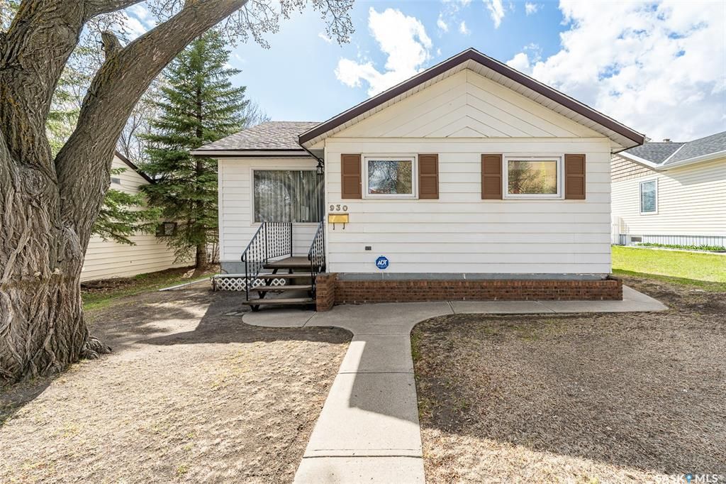 Main Photo: 930 2nd Avenue Northwest in Moose Jaw: Central MJ Residential for sale : MLS®# SK928465