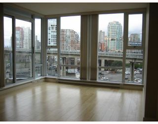 Photo 3: 901 583 BEACH Crescent in Vancouver: False Creek North Condo for sale in "PARKWEST II" (Vancouver West)  : MLS®# V681118