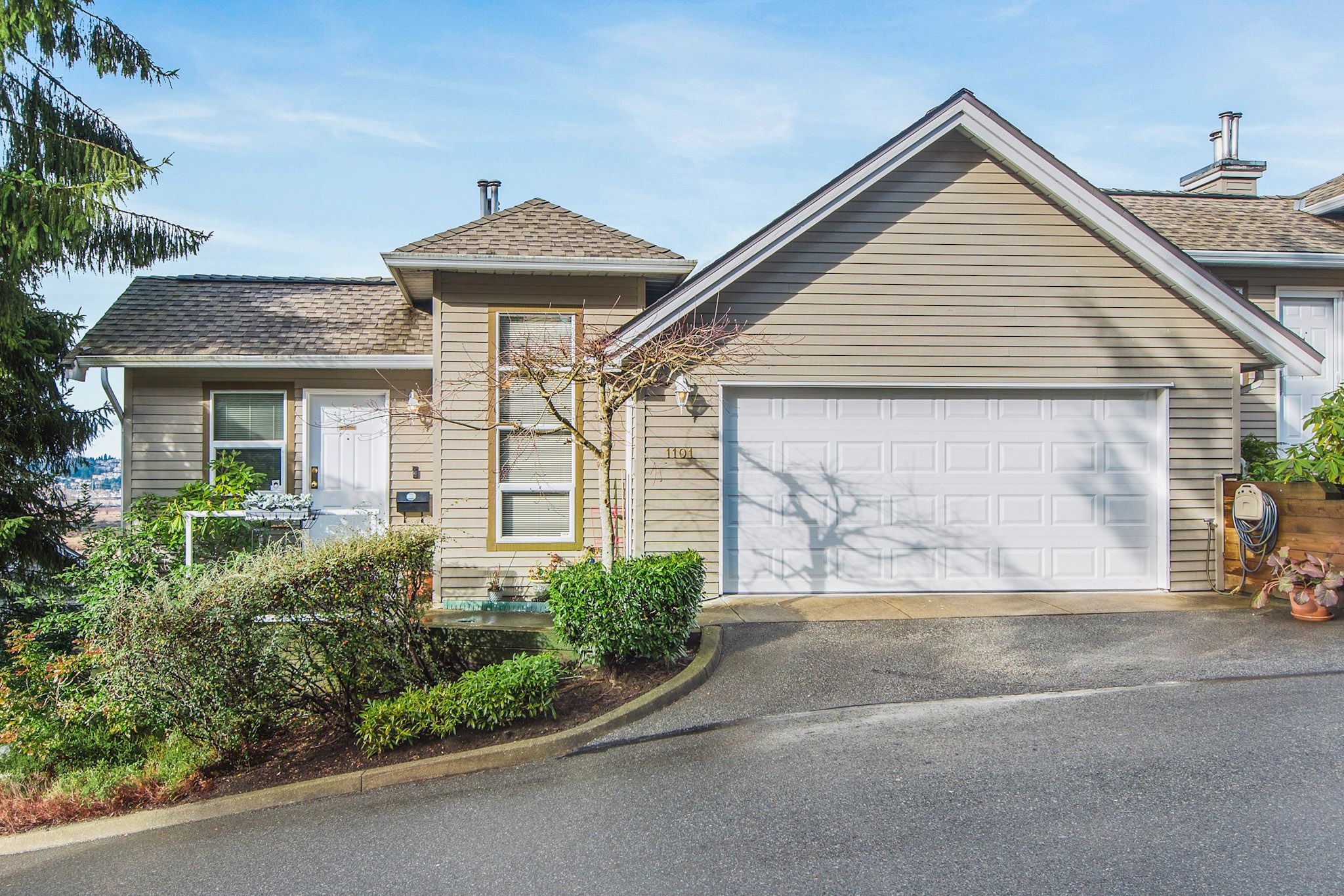 Main Photo: 1101 BENNET Drive in Port Coquitlam: Citadel PQ Townhouse for sale in "The Summit" : MLS®# R2235805