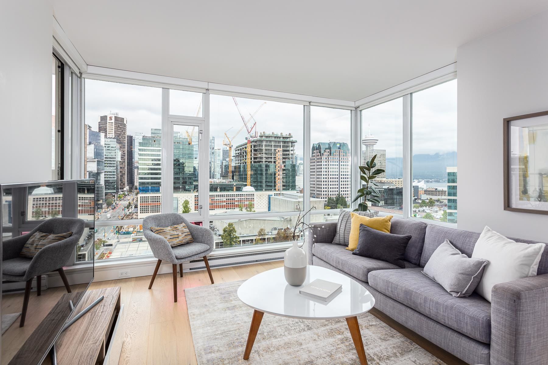 Main Photo: 2210 161 W GEORGIA Street in Vancouver: Downtown VW Condo for sale (Vancouver West)  : MLS®# R2618014