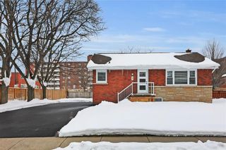Photo 1: 1 HARDALE Crescent in Hamilton: House for sale : MLS®# H4158445