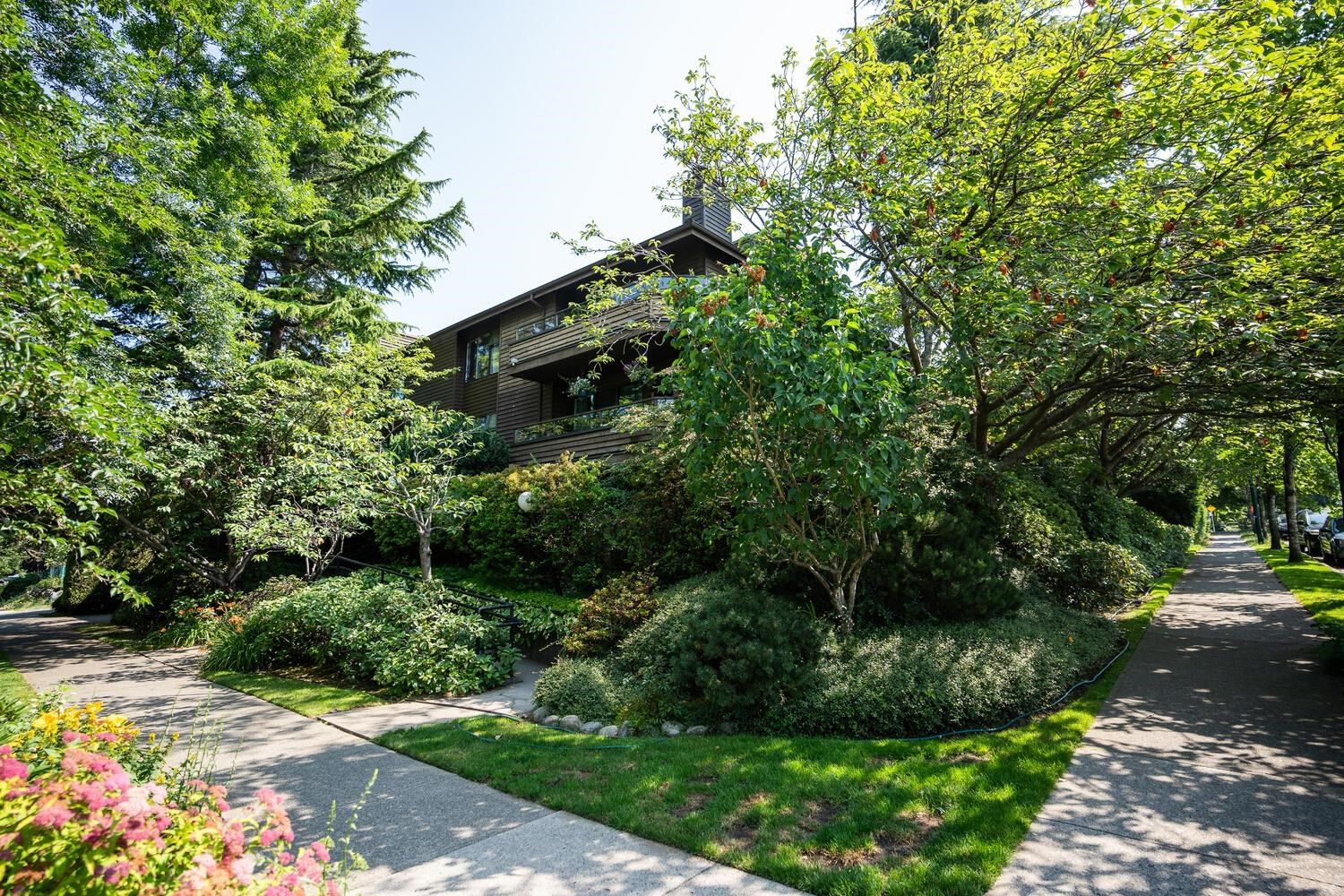 Main Photo: 302 224 N GARDEN Drive in Vancouver: Hastings Condo for sale in "Garden Estates" (Vancouver East)  : MLS®# R2795201