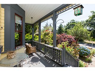 Photo 2: 321 QUEENS Avenue in New Westminster: Queens Park House for sale in "QUEEN'S PARK" : MLS®# V1131865