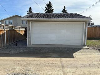 Photo 34: 2009 40 Street SE in Calgary: Forest Lawn Semi Detached (Half Duplex) for sale : MLS®# A2122594