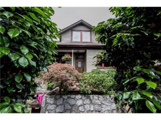 Photo 3: 552 E 6TH Street in North Vancouver: Lower Lonsdale House for sale in "QUEENSBURY" : MLS®# V1126107