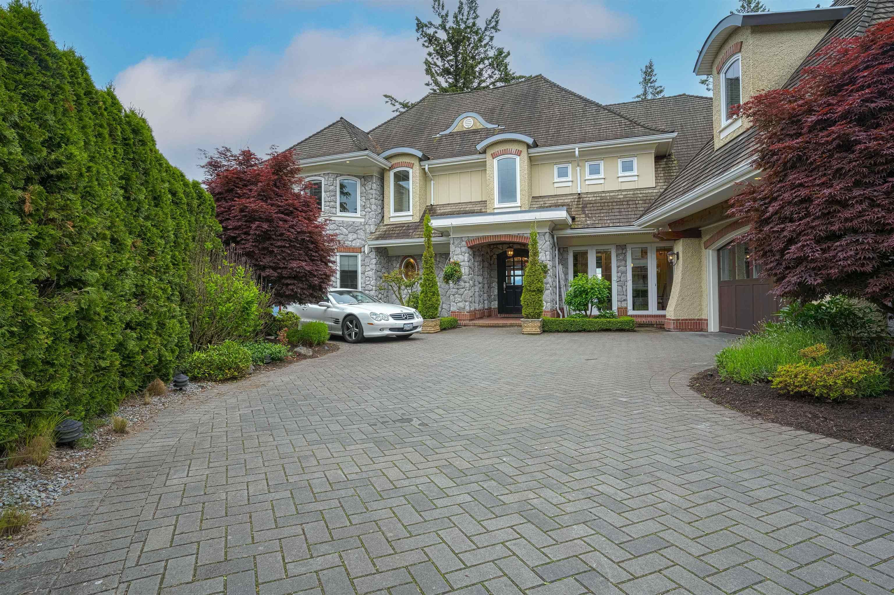 Main Photo: 2430 JONQUIL Court in Abbotsford: Abbotsford East House for sale in "EAGLE MOUNTAIN" : MLS®# R2744124