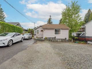 Photo 1: 7697 CEDAR Street in Mission: Mission BC House for sale : MLS®# R2691042