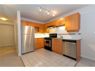 Photo 3: 213 2181 W 10TH Avenue in Vancouver: Kitsilano Condo for sale in "THE TENTH AVE" (Vancouver West)  : MLS®# V855390