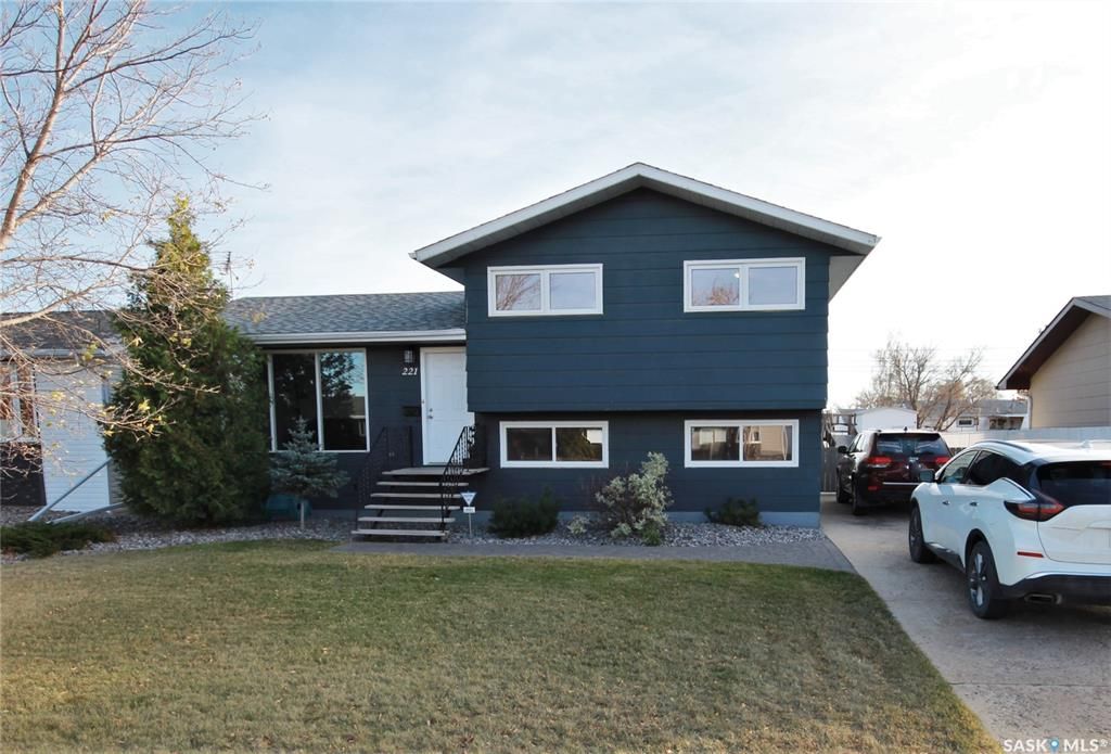 Main Photo: 221 19th Street in Battleford: Residential for sale : MLS®# SK911008