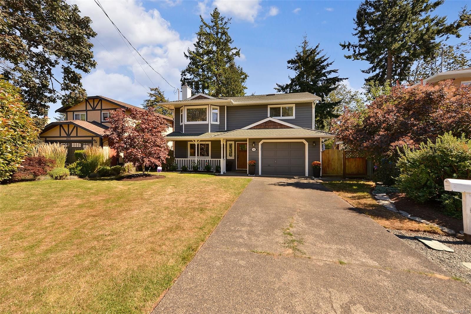 Main Photo: 3825 Mildred St in Saanich: SW Strawberry Vale House for sale (Saanich West)  : MLS®# 913603