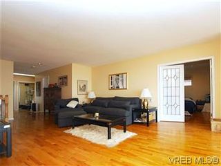 Photo 4: 4029 White Rock St in VICTORIA: SE Ten Mile Point House for sale (Saanich East)  : MLS®# 575918